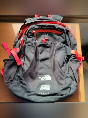 The North Face Recon Backpack Pink And Gray Outdoor Hiking Daypack Gym